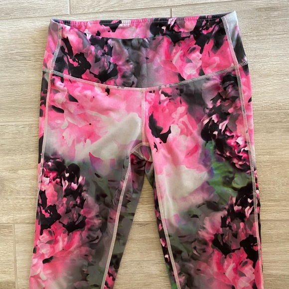 Athleta Multi-Colored Capri Floral Print Athletic Leggings Size Small - Picture 4 of 12